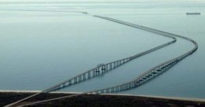 Αυτή είναι η πιο επικίνδυνη γέφυρα του κόσμου που προκαλεί τρόμο και ίλιγγο στους οδηγούς!