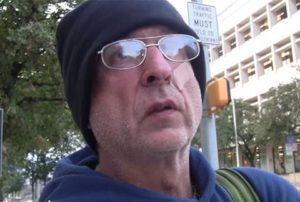 Συγκινητικό: Άστεγος συγκίνησε «ανεβάζοντας» το 24ωρό του στο YouTube